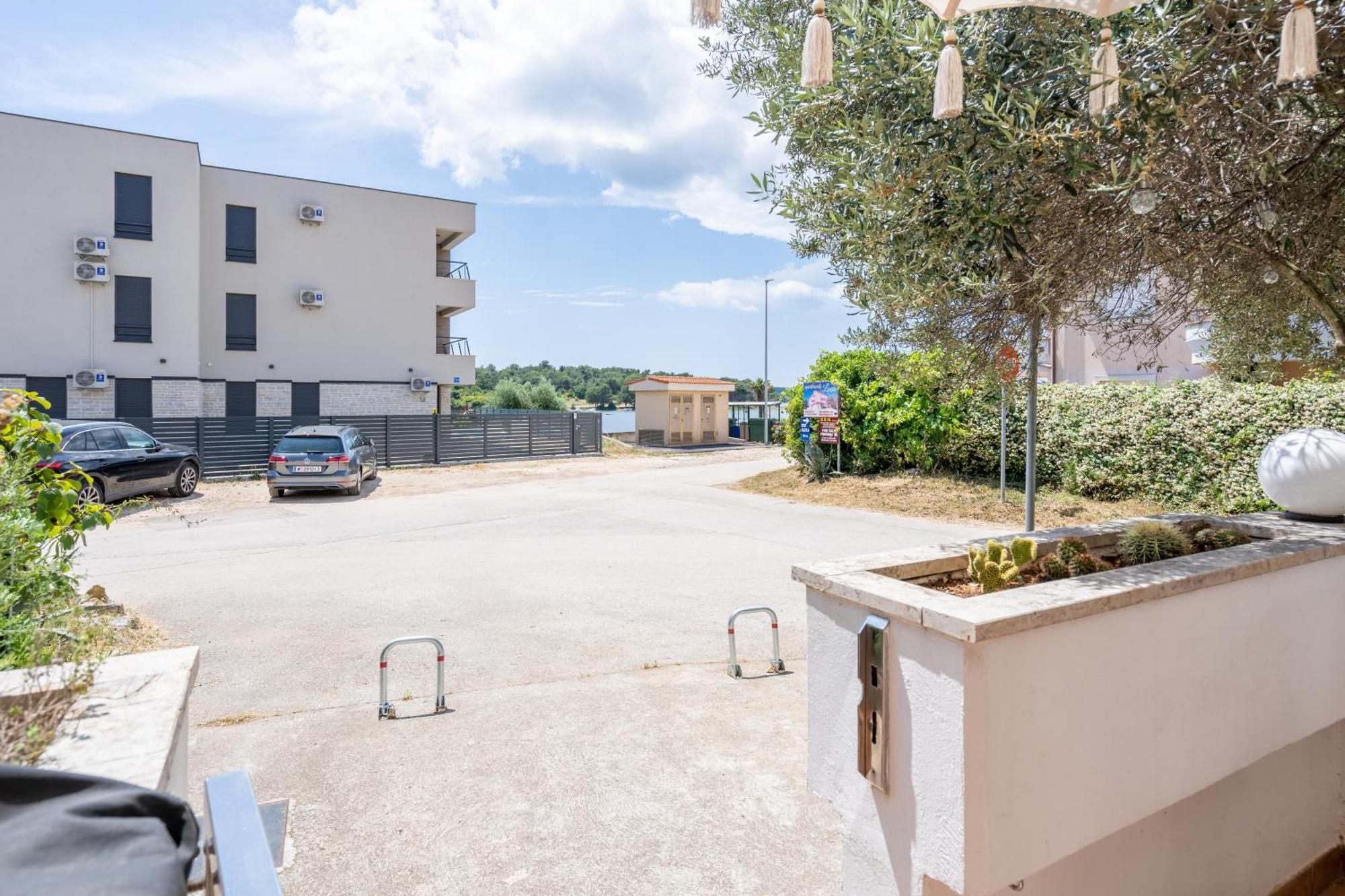 App Akumal-25M Zum Meer, Privatparkplatz, 50 Zoll Smart Tv, Sat Medulin Eksteriør billede